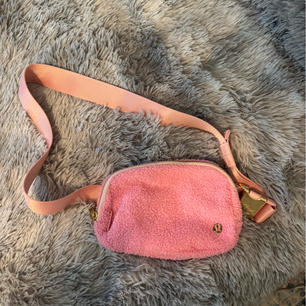 Lululemon Sherpa Belt Bag